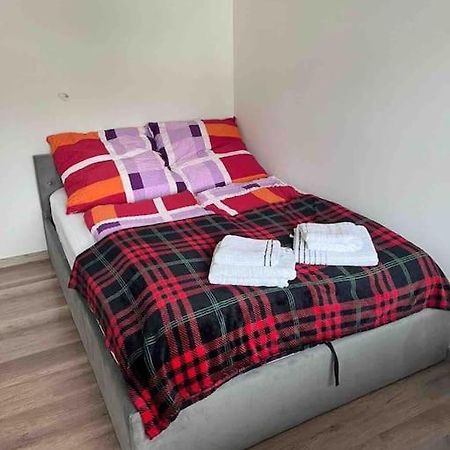 מצינגן Ferienwohnung Outletcity Metzingen מראה חיצוני תמונה