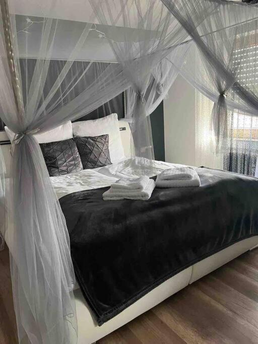 מצינגן Ferienwohnung Outletcity Metzingen מראה חיצוני תמונה