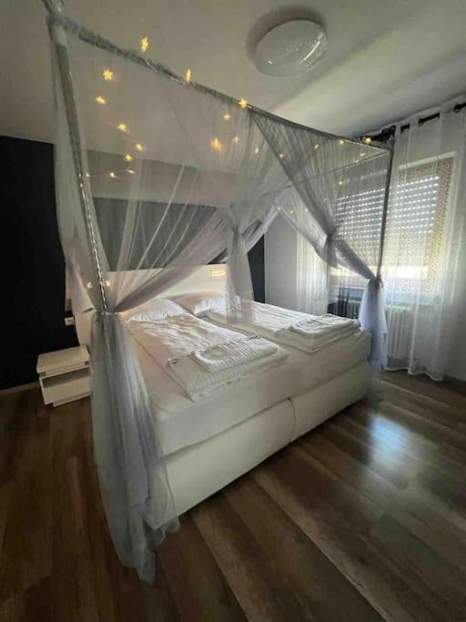 מצינגן Ferienwohnung Outletcity Metzingen מראה חיצוני תמונה